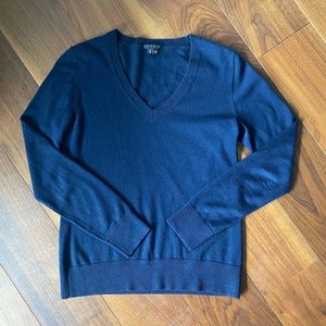 [theory] Navy Wool V-Neck Sweater